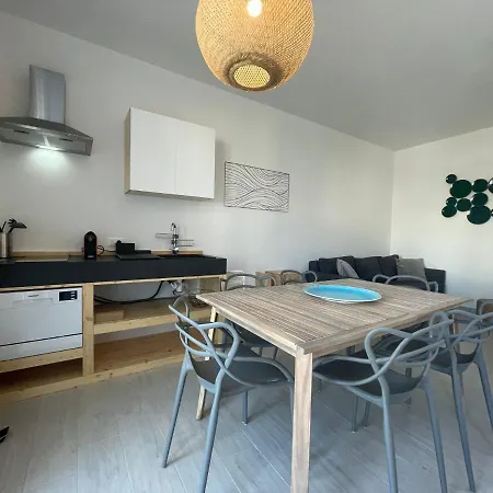 Shiara Apartment *