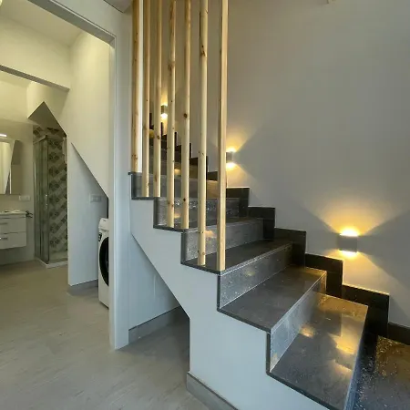Shiara Apartment *